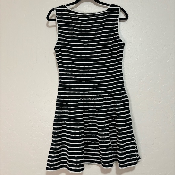 Max Studio Black and White Striped Sleeveless Scoop Neck Drop Waist Dress Size M - Picture 8 of 10